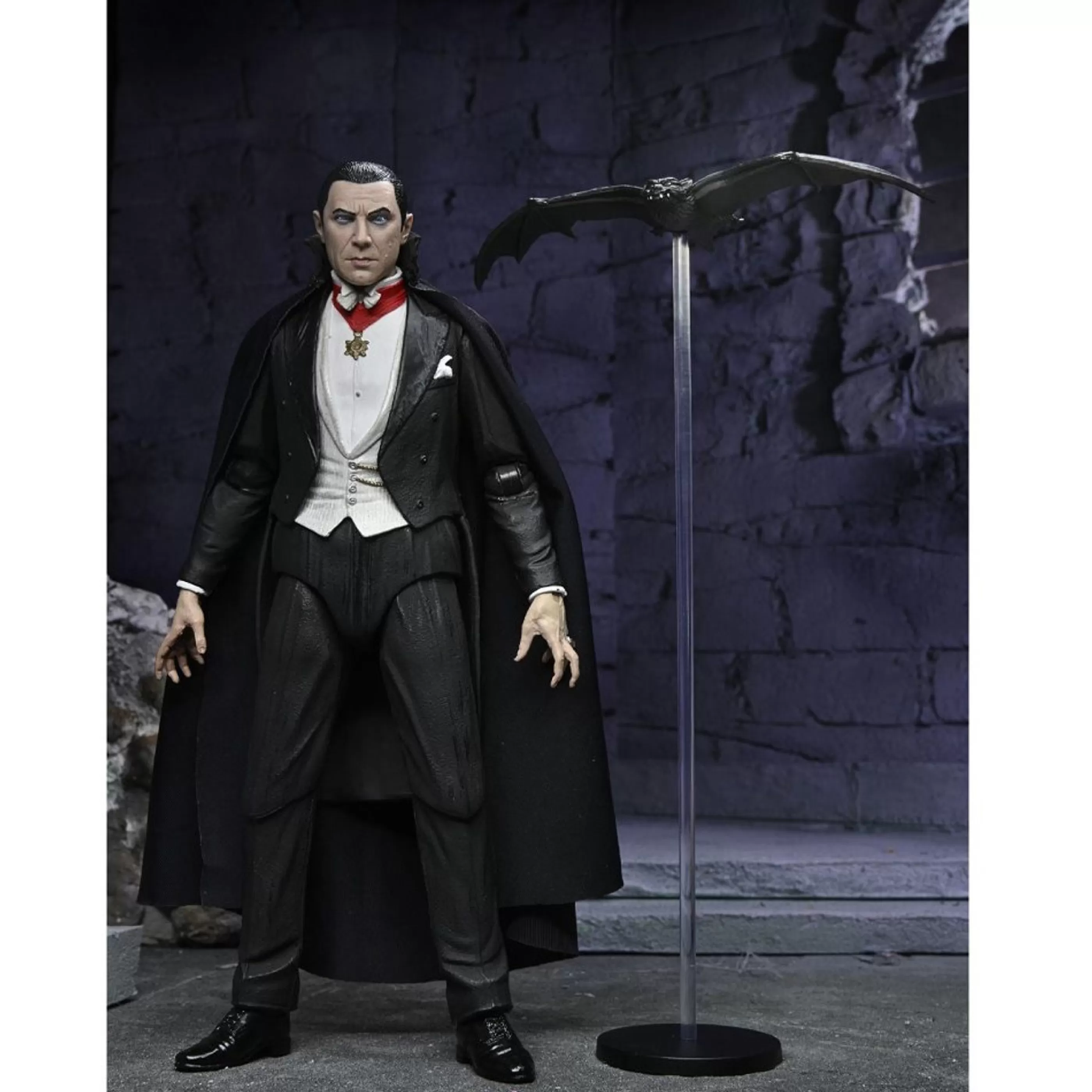 Hot * Dracula Universal Monsters Ultimate Figure - 18Cm