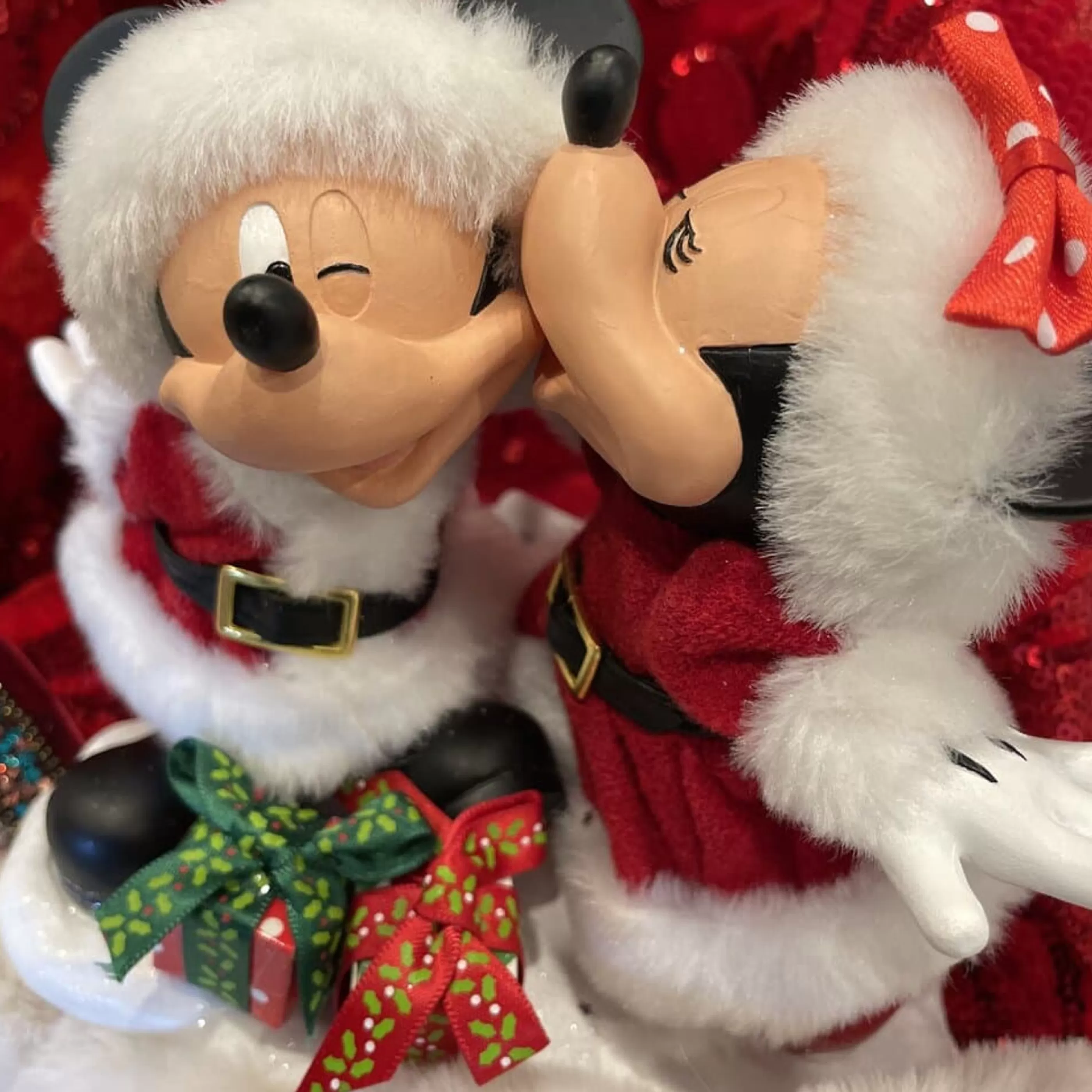 Disney Christmas Decorations Table Top Decorations | Mickey And Minnie Big Kiss - 17Cm